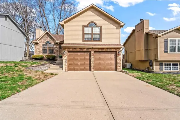 8816 NE 73rd TER, Kansas City, MO 64158