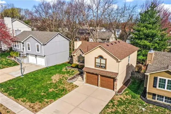 8816 NE 73rd TER, Kansas City, MO 64158