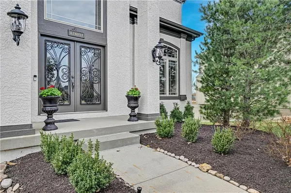 11001 W 163rd CT, Overland Park, KS 66221