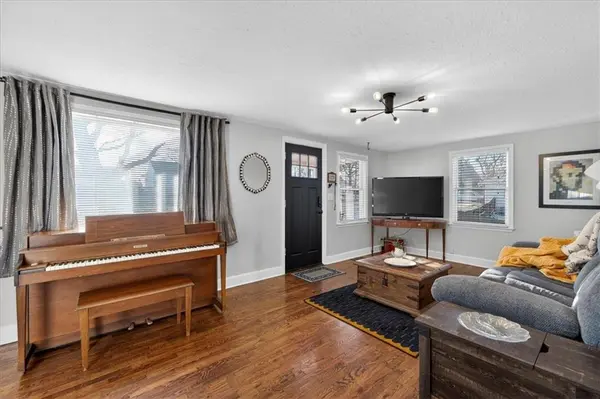 310 S Bluegrass DR, Bonner Springs, KS 66012