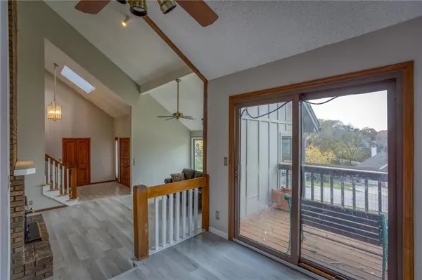 16025 Meadow LN, Stilwell, KS 66085