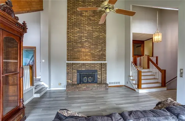 16025 Meadow LN, Stilwell, KS 66085