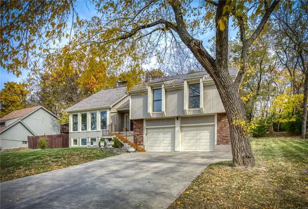 16025 Meadow LN,  Stilwell,  KS 66085