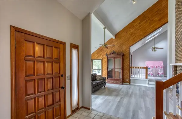 16025 Meadow LN, Stilwell, KS 66085