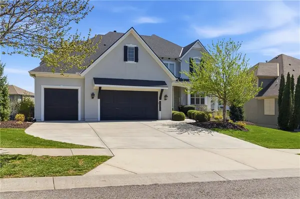 11415 W 165th TER, Overland Park, KS 66221