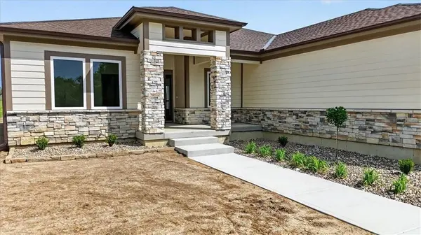422 NE Lakota DR, Adrian, MO 64720