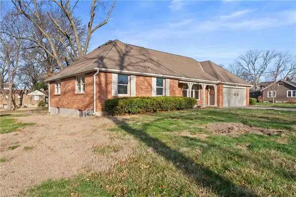 5702 Halsey ST, Shawnee, KS 66216