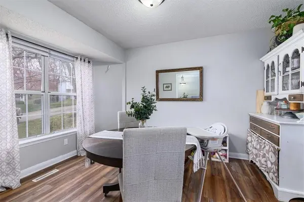 6612 NW Hidden Valley RD, Parkville, MO 64152