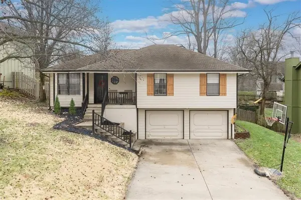 6612 NW Hidden Valley RD, Parkville, MO 64152