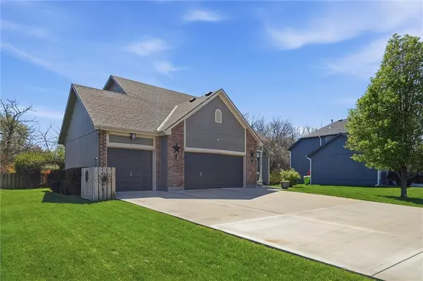 7313 E 158th ST, Belton, MO 64012