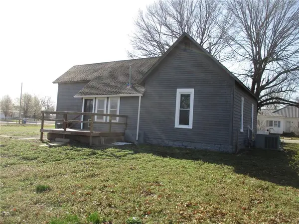 105 W 2nd ST, Bartlett, KS 67332