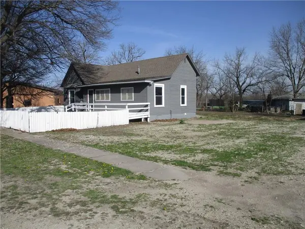 105 W 2nd ST, Bartlett, KS 67332