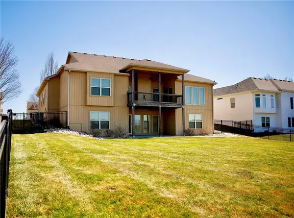 626 Liberty RD, Smithville, MO 64089