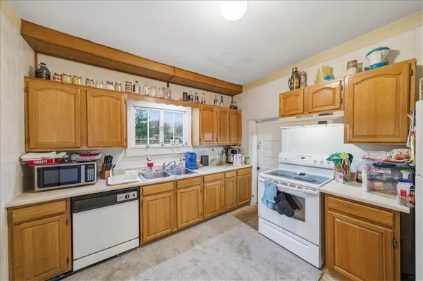 502 SW Clinton ST, Oak Grove, MO 64075