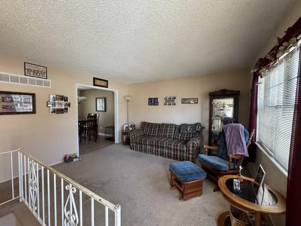 1401 Kingston RD, Blue Springs, MO 64015