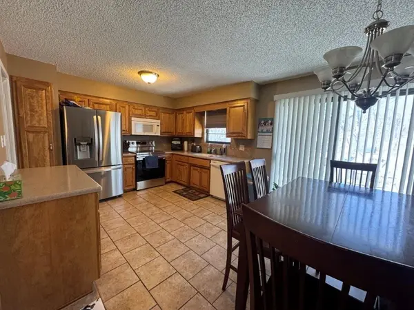 1401 Kingston RD, Blue Springs, MO 64015