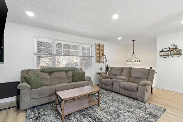 2225 E Taylor DR, Olathe, KS 66062