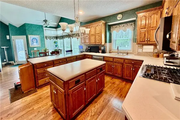 14921 Black Oak DR, Smithville, MO 64089