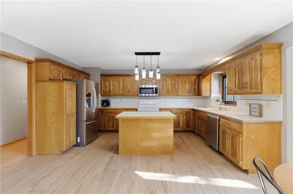 8960 Craig DR, De Soto, KS 66018