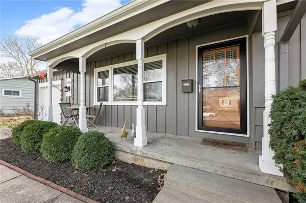 7301 Robinson ST, Overland Park, KS 66204