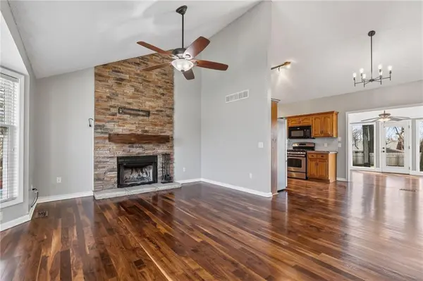 9621 NW 86th TER, Kansas City, MO 64153
