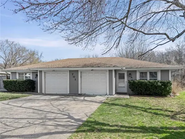701 NE Banner DR, Lee's Summit, MO 64086