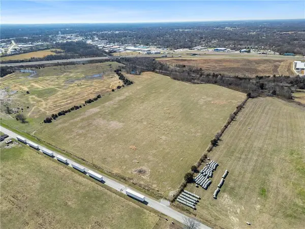 N Click ST, Nevada, MO 64772