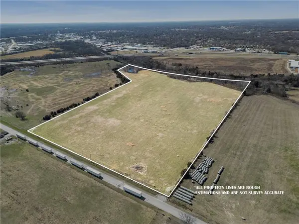 N Click ST, Nevada, MO 64772