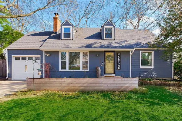 7409 Ash ST, Prairie Village, KS 66208
