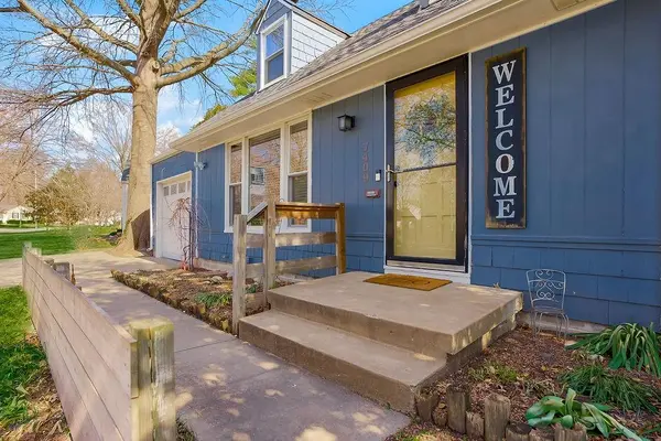 7409 Ash ST, Prairie Village, KS 66208