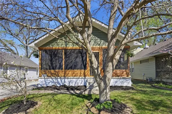 4719 Canterbury ST, Roeland Park, KS 66205