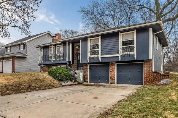 705 NE 80th TER, Kansas City, MO 64118