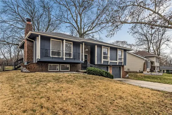 705 NE 80th TER, Kansas City, MO 64118