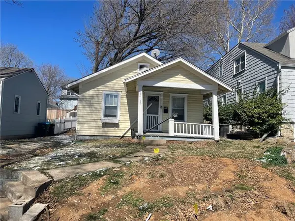 2100 W 48 ST,  Westwood,  KS 66205