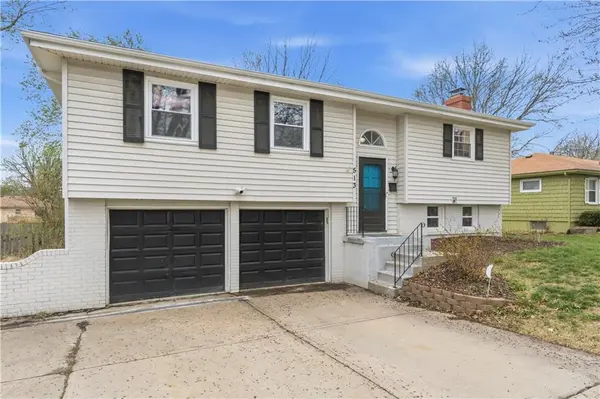 513 N Walker LN, Olathe, KS 66061