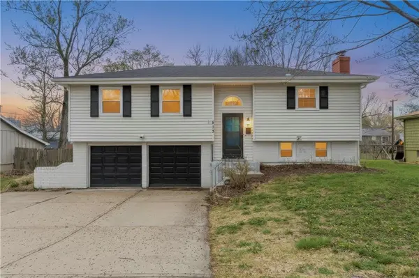 513 N Walker LN, Olathe, KS 66061