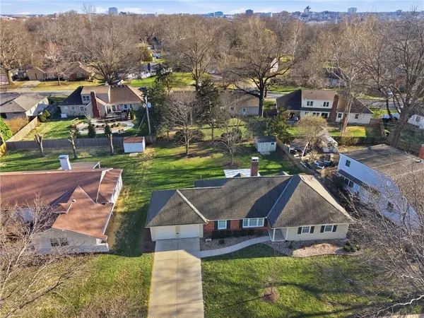 6909 W 98th TER, Overland Park, KS 66212