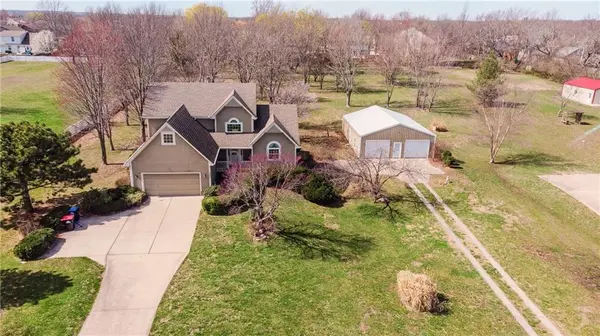904 Allendale Lake RD, Greenwood, MO 64034