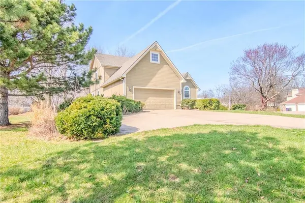 904 Allendale Lake RD, Greenwood, MO 64034