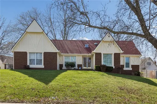11733 W 109th CIR, Overland Park, KS 66210