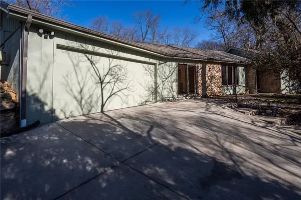 3008 Westdale PL, Lawrence, KS 66049