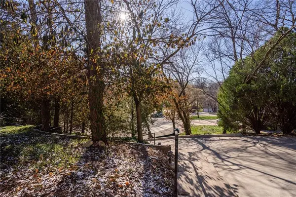 3008 Westdale PL, Lawrence, KS 66049