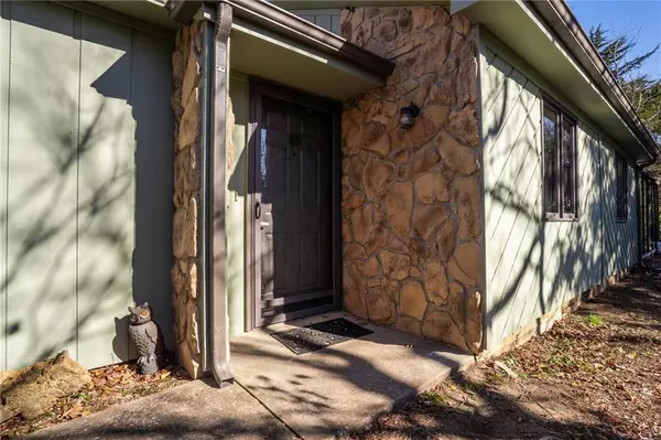 3008 Westdale PL, Lawrence, KS 66049