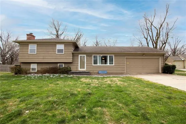 9311 W 95th ST, Overland Park, KS 66212