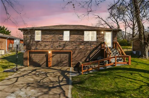 5904 NE 45th ST, Kansas City, MO 64117