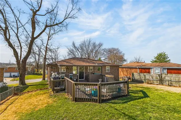 5904 NE 45th ST, Kansas City, MO 64117