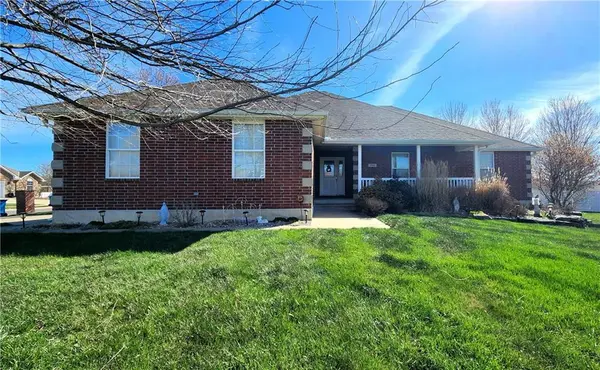 986 Owl Creek Pkwy, Odessa, MO 64076