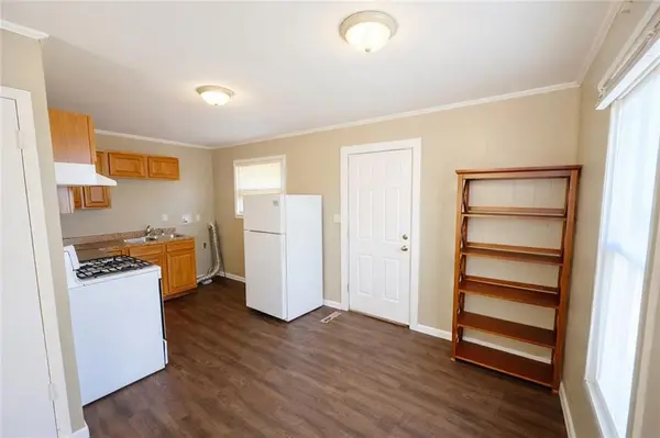 5622 E 39th ST, Kansas City, MO 64128