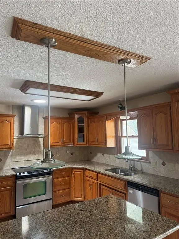 813 Dogwood ST, Excelsior Springs, MO 64024