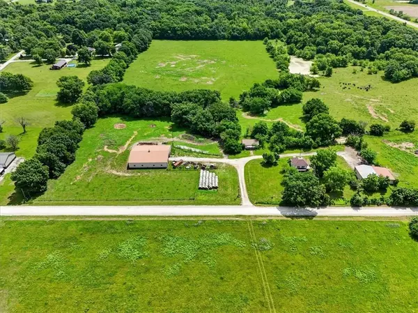 9818 Ogle RD, Stewartsville, MO 64490